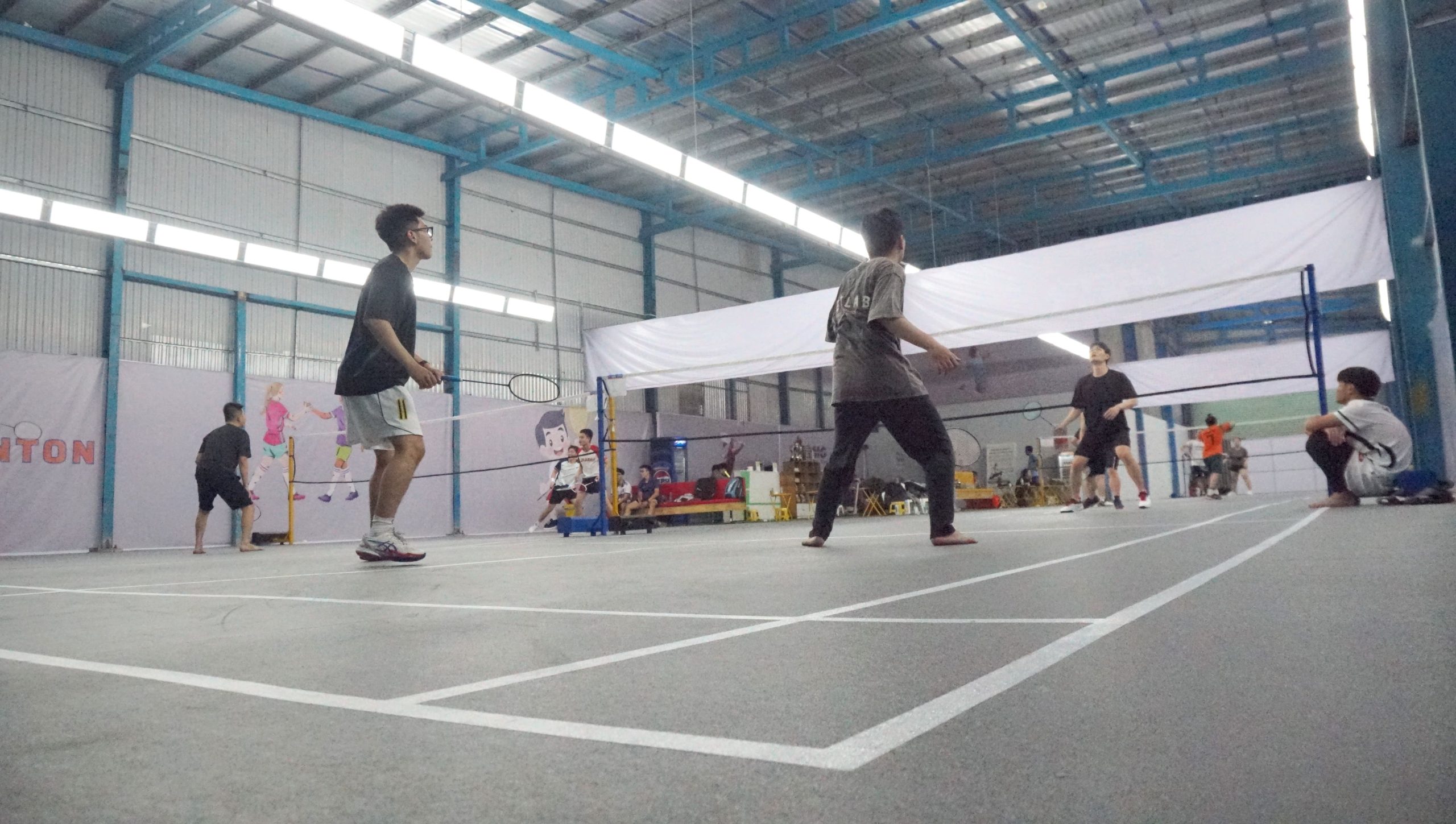 san-cau-long-THPT-Nguyen-Thuong-Hien