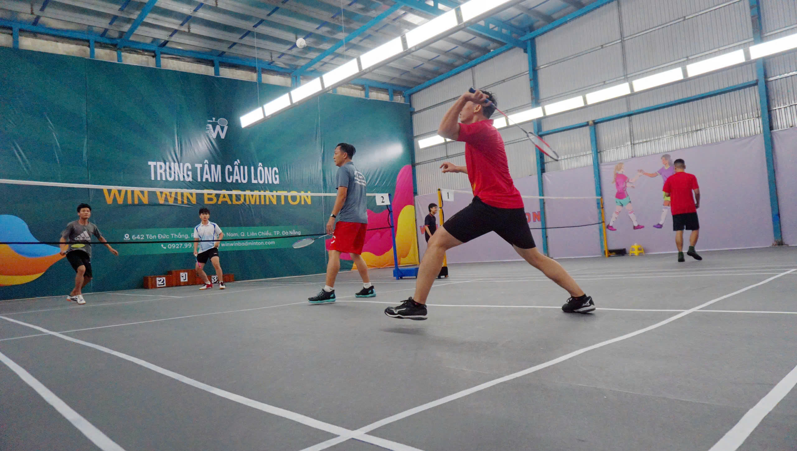 san-cau-long-THPT-Nguyen-Thuong-Hien